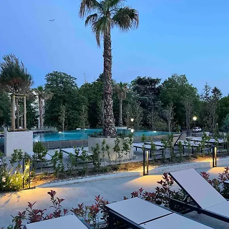 Luxe Sea Apartment Saints Constantine and Helena